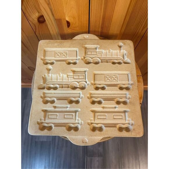 1998 Pampered Chef Home Town Gingerbread Train Stoneware (8788) - Picture 1 of 5